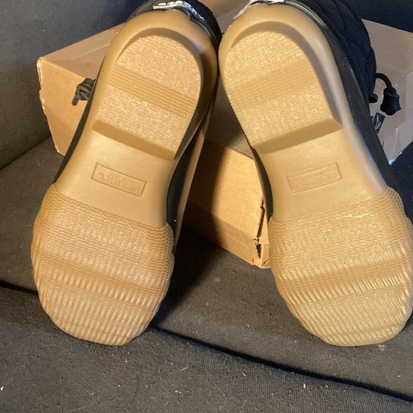 Big Kid's Saltwater Nylon Quilt Duck Boot Size 4M - Picture 3 of 10